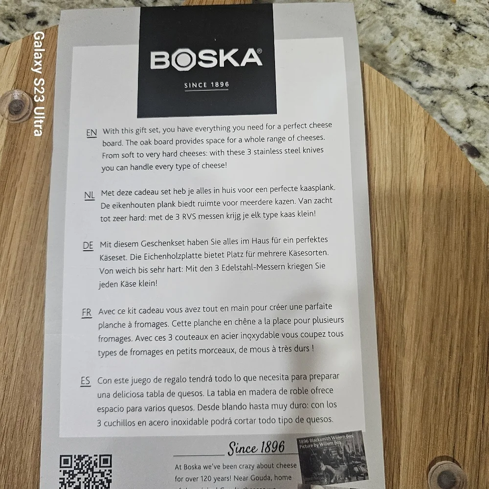 BOSKA CHEESE SET ROUND AMIGO CHEESEWEAR KNIFE AND CUTTING WOODEN BOARD